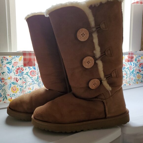 Uggs (womens) - Picture 6 of 6
